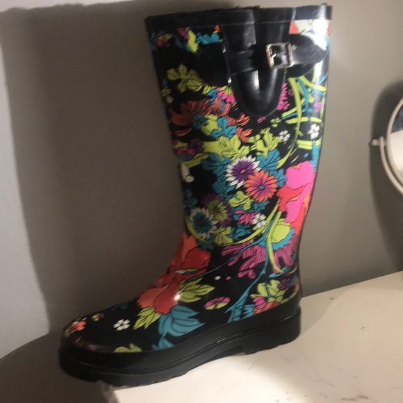 Sakroots rain boots - Picture 3 of 4